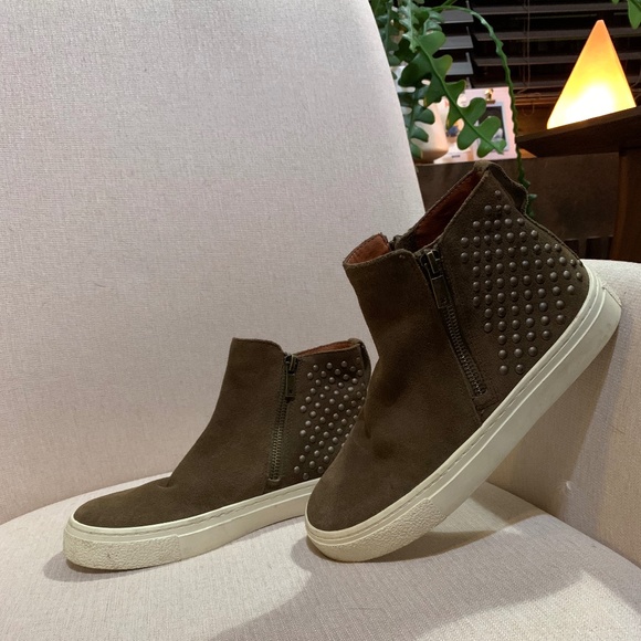 Lucky Brand Ivy Green Suede Hi-Top Moto Sneaker W6 - Picture 2 of 11